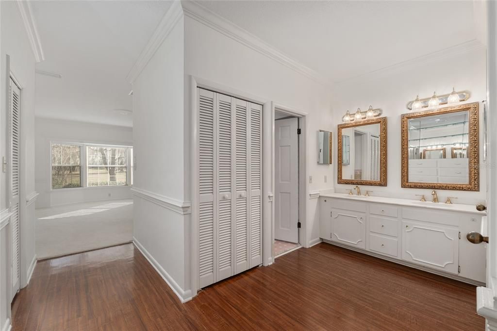 En Venta: $639,900 (3 camas, 3 baños, 3812 Pies cuadrados)