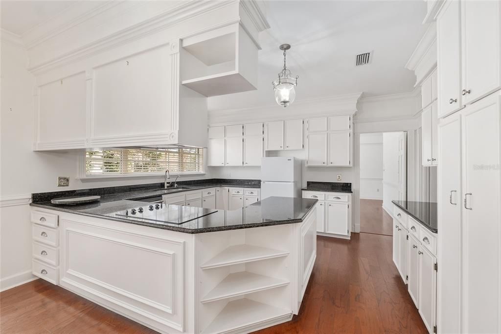En Venta: $639,900 (3 camas, 3 baños, 3812 Pies cuadrados)