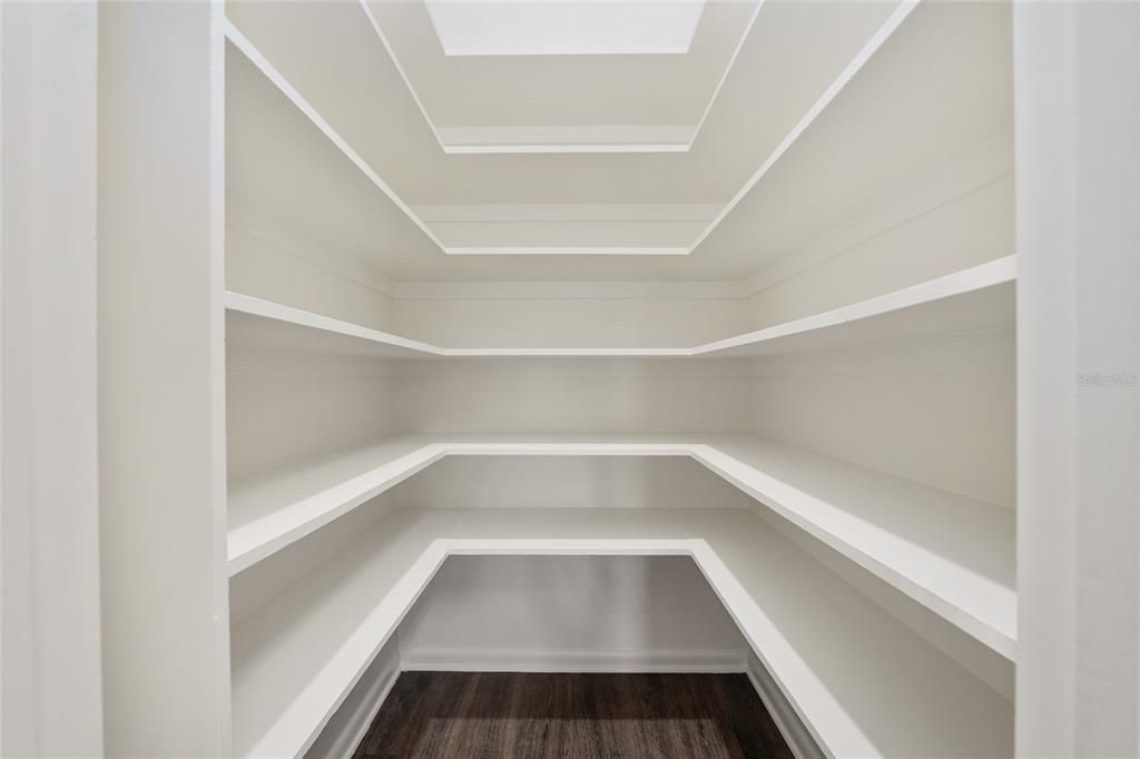 En Venta: $639,900 (3 camas, 3 baños, 3812 Pies cuadrados)