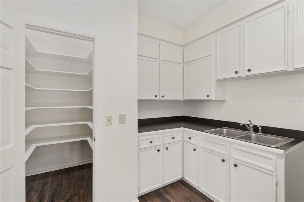 En Venta: $639,900 (3 camas, 3 baños, 3812 Pies cuadrados)