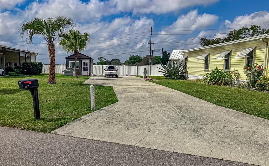 На продажу: $84,900 (0.16 acres)