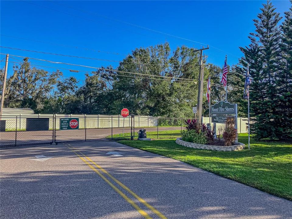 На продажу: $84,900 (0.16 acres)