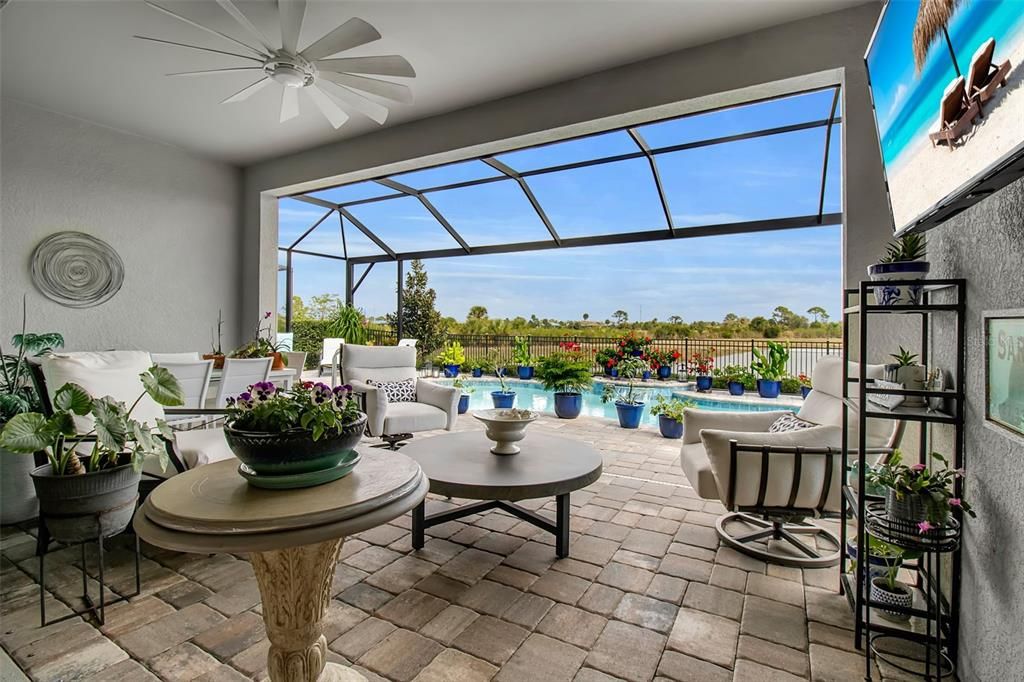 En Venta: $1,199,000 (3 camas, 3 baños, 2471 Pies cuadrados)