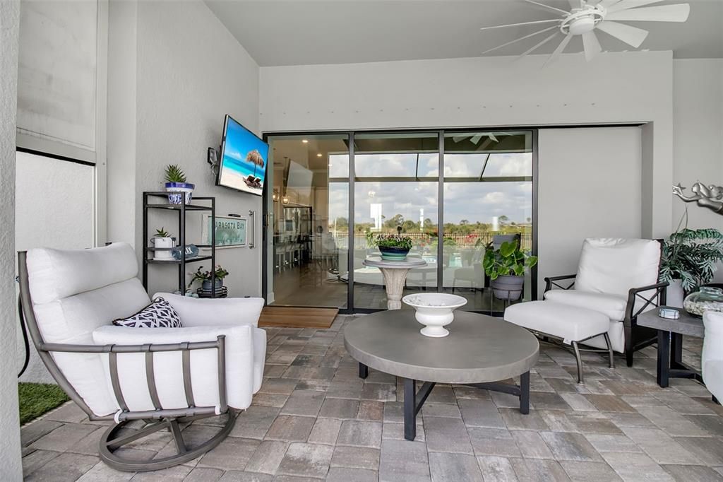 En Venta: $1,199,000 (3 camas, 3 baños, 2471 Pies cuadrados)