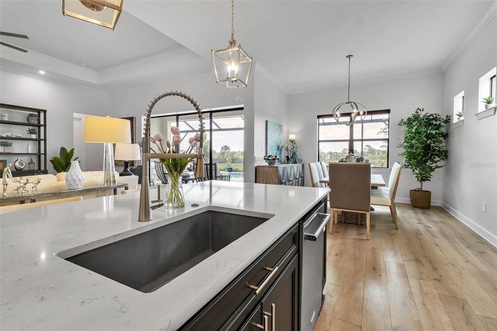 En Venta: $1,199,000 (3 camas, 3 baños, 2471 Pies cuadrados)