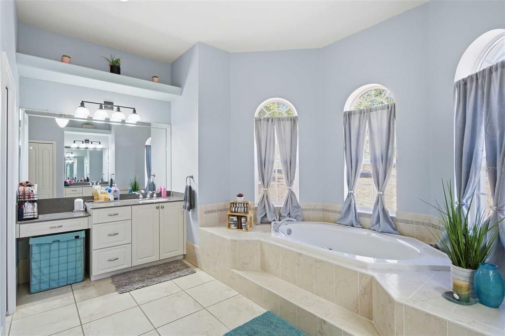 Active With Contract: $429,000 (3 beds, 2 baths, 2609 Square Feet)