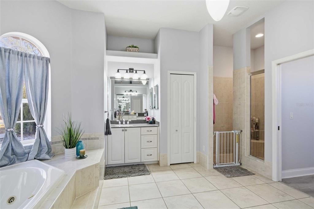 Active With Contract: $429,000 (3 beds, 2 baths, 2609 Square Feet)
