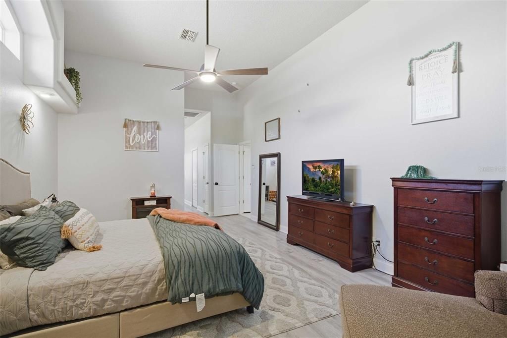 Active With Contract: $429,000 (3 beds, 2 baths, 2609 Square Feet)