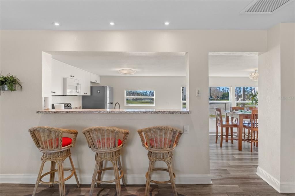 For Sale: $265,000 (2 beds, 1 baths, 1288 Square Feet)