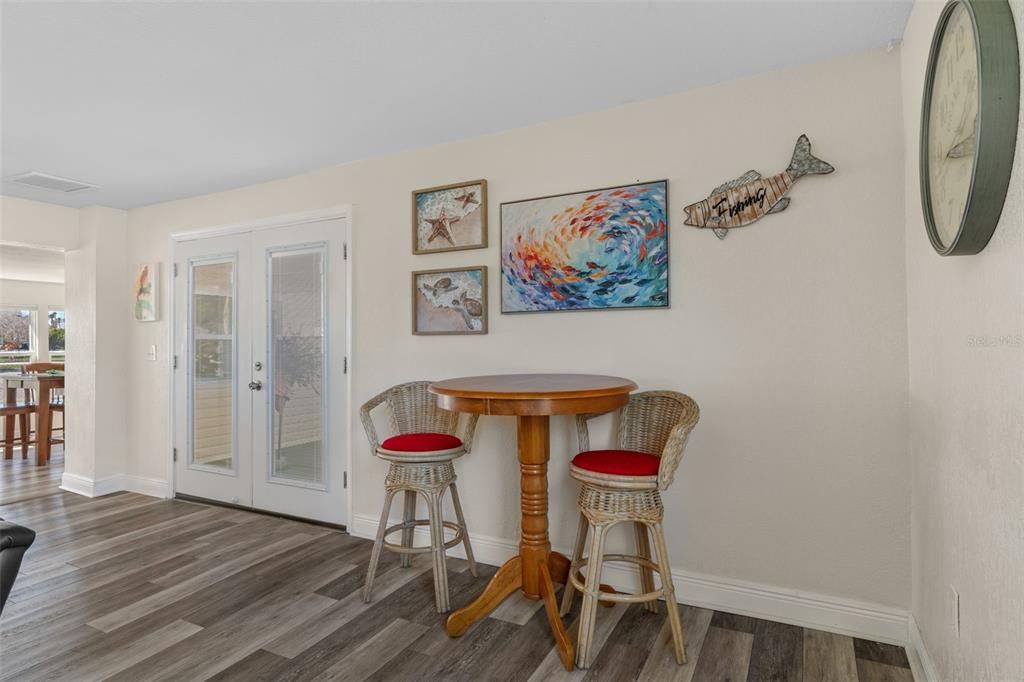 For Sale: $265,000 (2 beds, 1 baths, 1288 Square Feet)