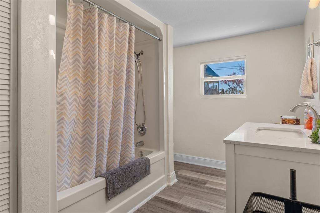 For Sale: $265,000 (2 beds, 1 baths, 1288 Square Feet)