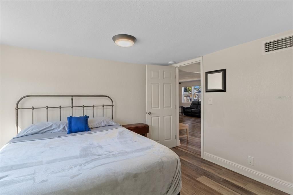 For Sale: $265,000 (2 beds, 1 baths, 1288 Square Feet)