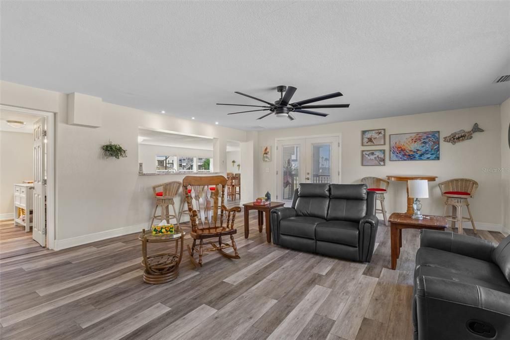 For Sale: $265,000 (2 beds, 1 baths, 1288 Square Feet)