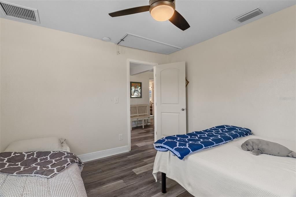 For Sale: $265,000 (2 beds, 1 baths, 1288 Square Feet)