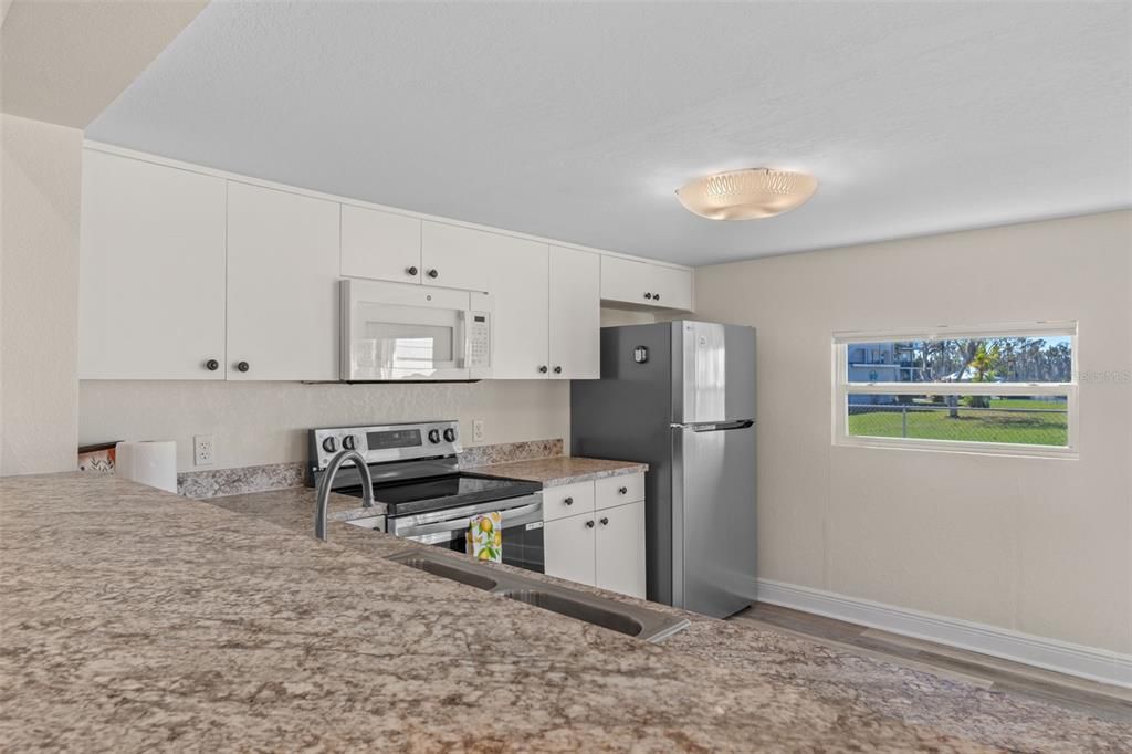 For Sale: $265,000 (2 beds, 1 baths, 1288 Square Feet)