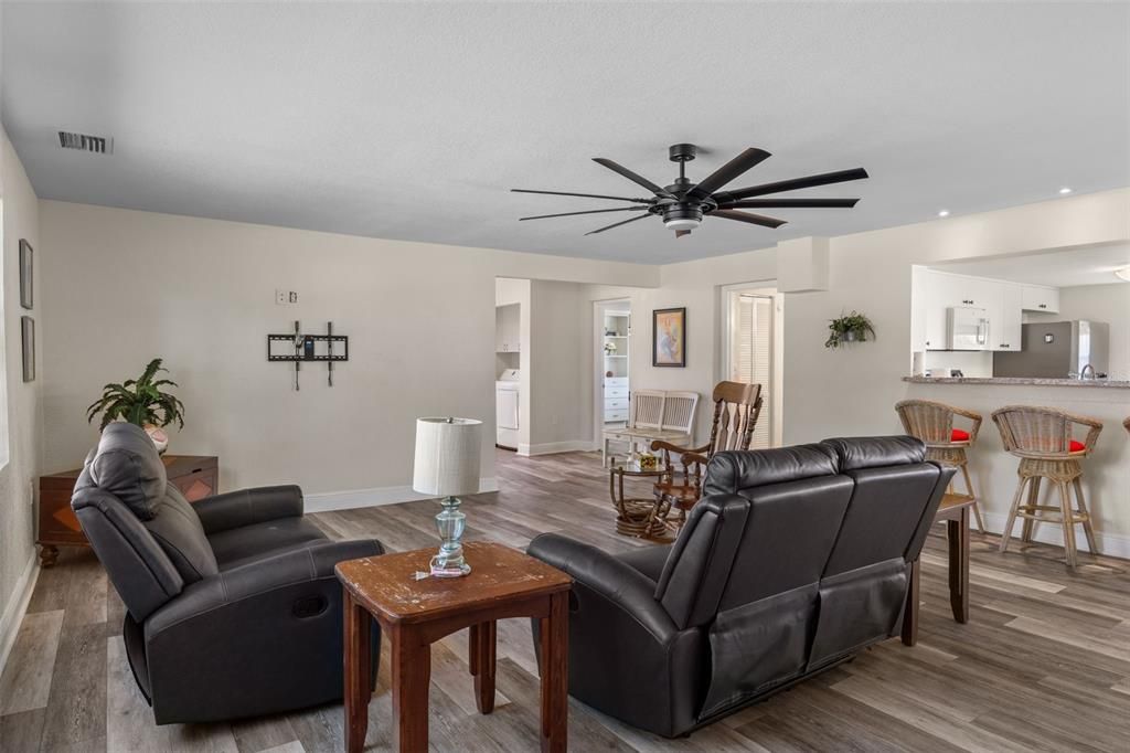 For Sale: $265,000 (2 beds, 1 baths, 1288 Square Feet)