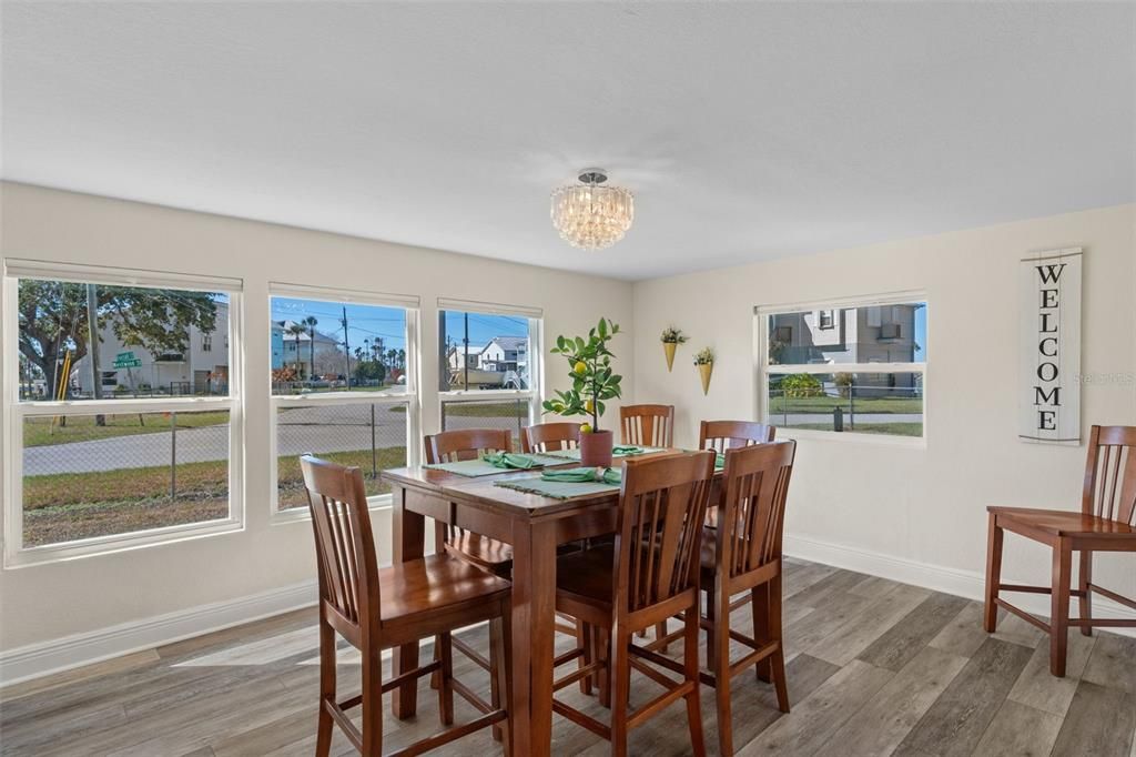 For Sale: $265,000 (2 beds, 1 baths, 1288 Square Feet)