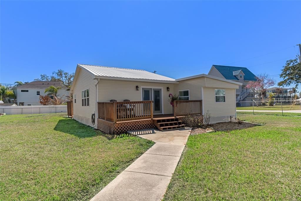 For Sale: $265,000 (2 beds, 1 baths, 1288 Square Feet)