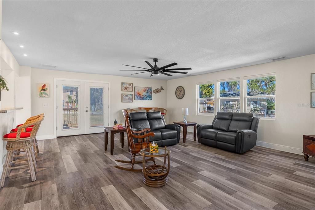 For Sale: $265,000 (2 beds, 1 baths, 1288 Square Feet)