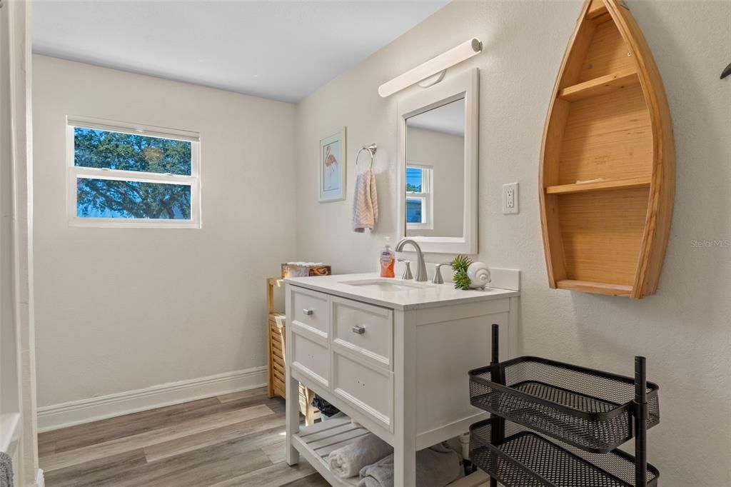 For Sale: $265,000 (2 beds, 1 baths, 1288 Square Feet)