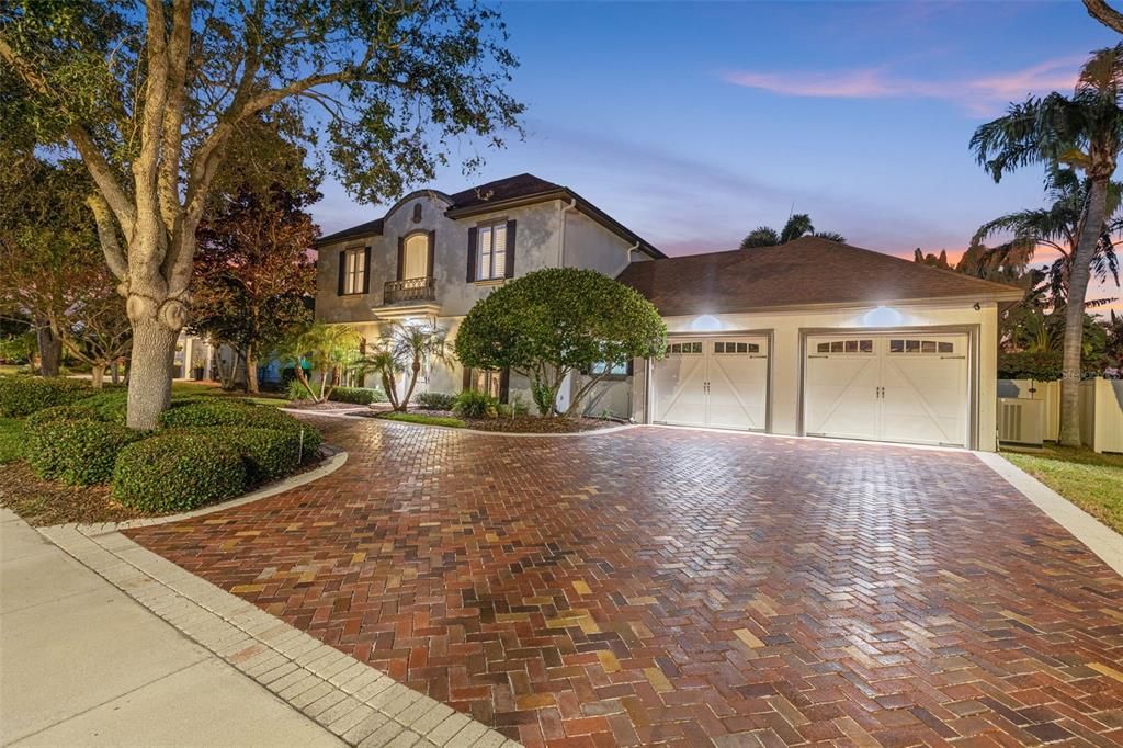 Vendido Recientemente: $2,100,000 (5 camas, 3 baños, 3866 Pies cuadrados)