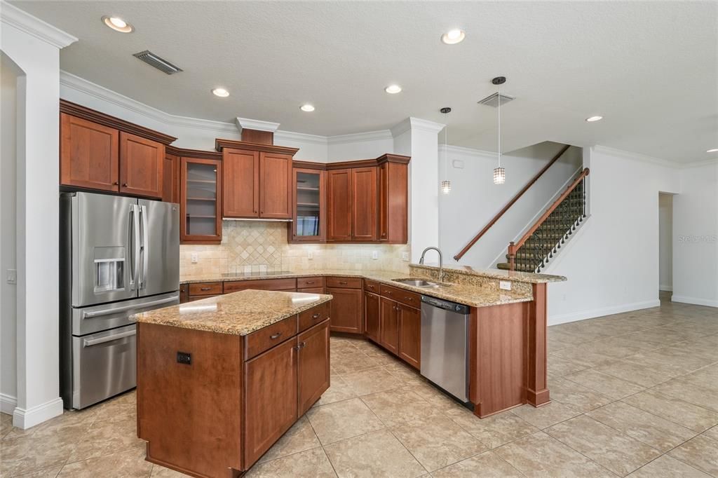 En Venta: $898,000 (4 camas, 3 baños, 3435 Pies cuadrados)