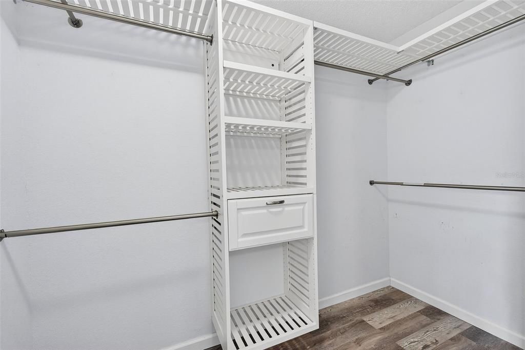 Active With Contract: $134,999 (1 beds, 1 baths, 772 Square Feet)
