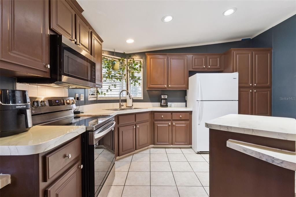 Active With Contract: $203,999 (2 beds, 2 baths, 1234 Square Feet)