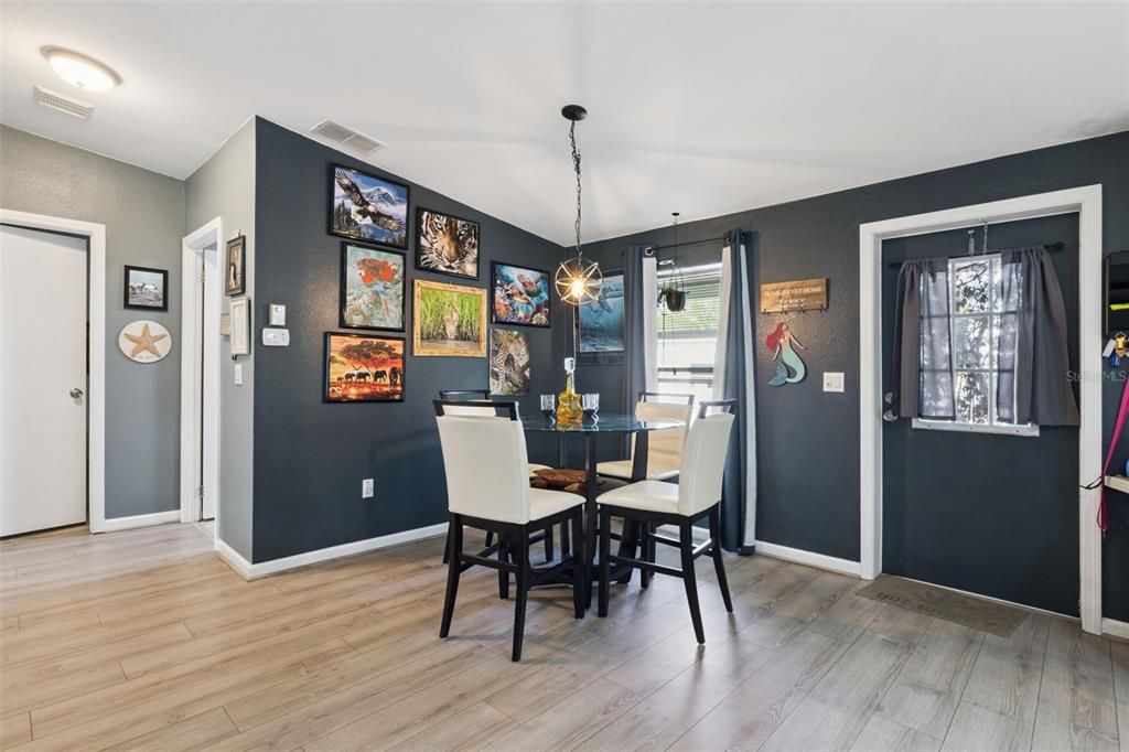 Active With Contract: $203,999 (2 beds, 2 baths, 1234 Square Feet)