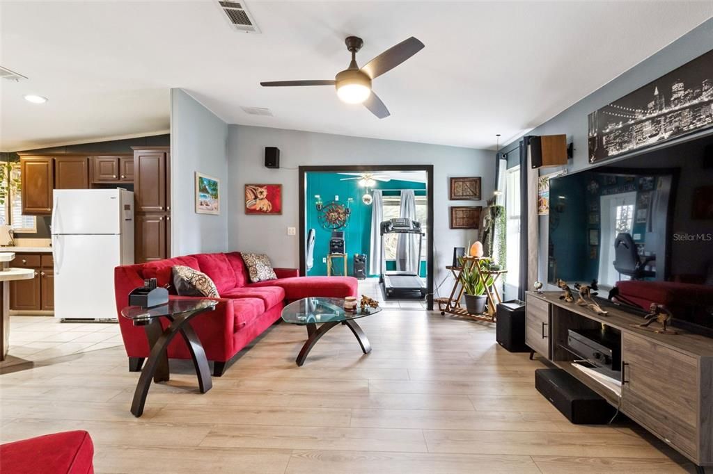 Active With Contract: $203,999 (2 beds, 2 baths, 1234 Square Feet)