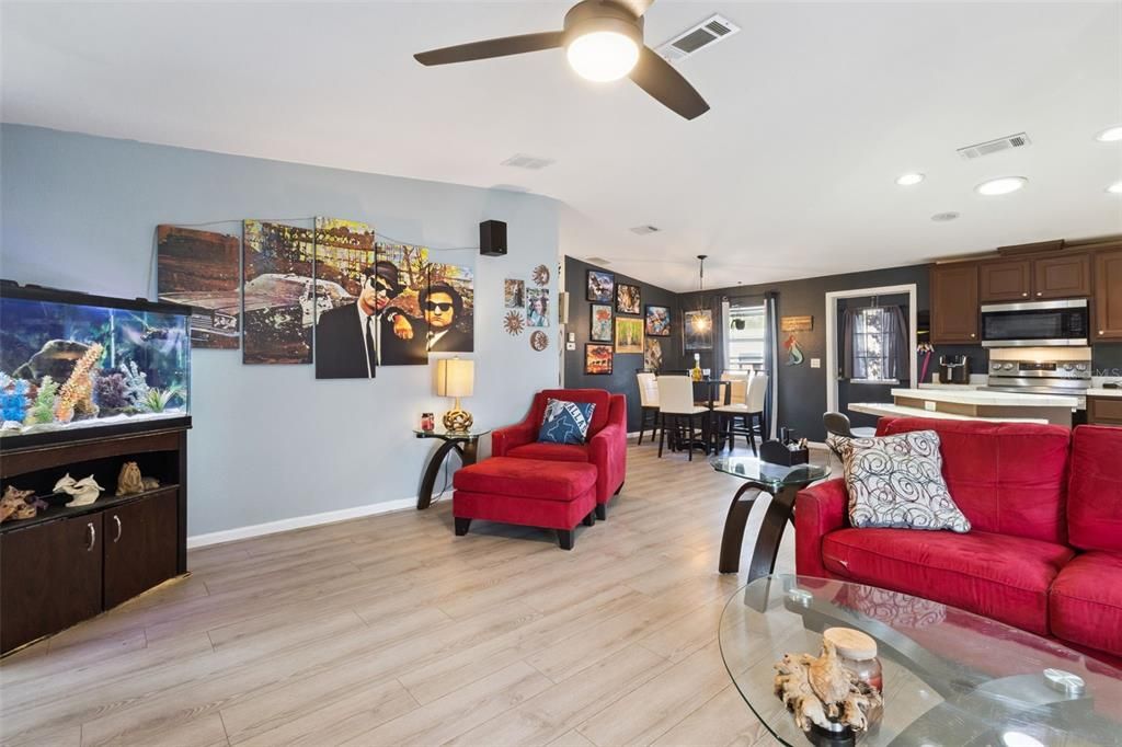 Active With Contract: $203,999 (2 beds, 2 baths, 1234 Square Feet)