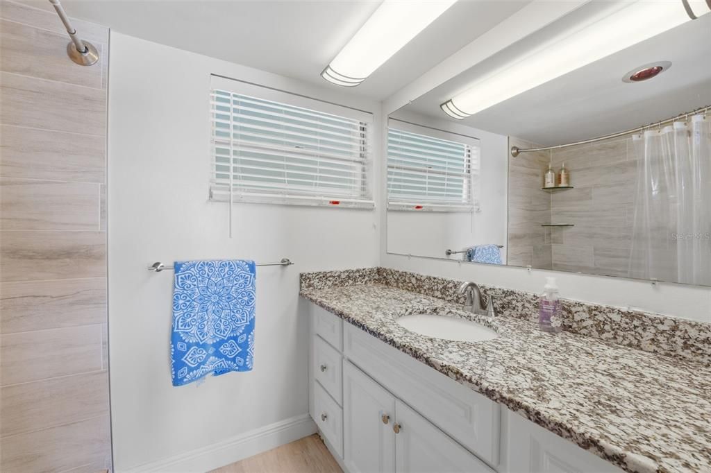 Activo con contrato: $649,000 (2 camas, 2 baños, 1376 Pies cuadrados)