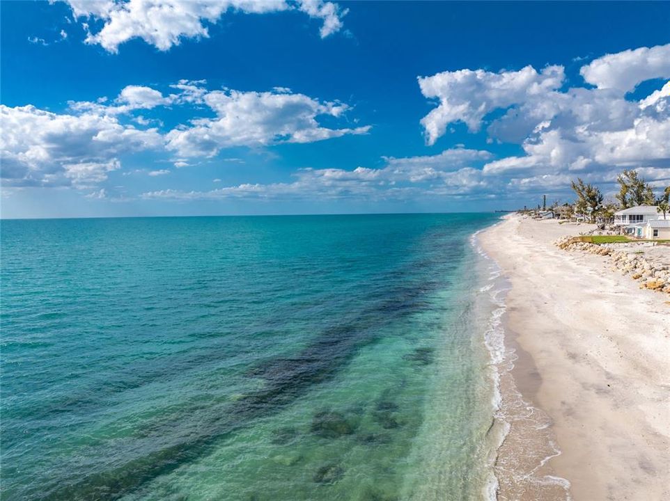 En Venta: $1,999,000 (0.65 acres)