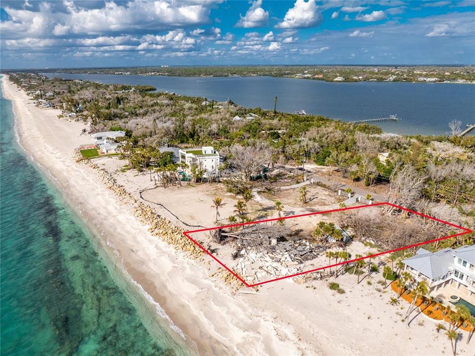 En Venta: $1,999,000 (0.65 acres)