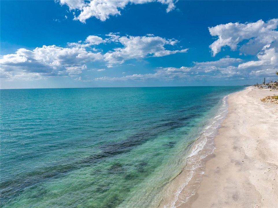 En Venta: $1,999,000 (0.65 acres)