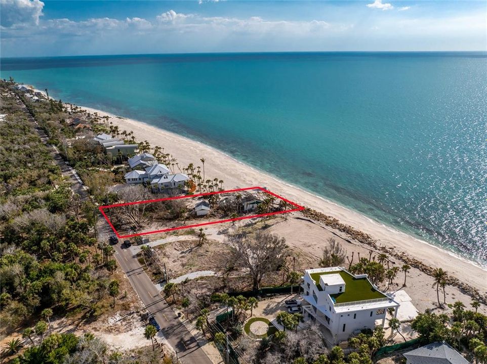 En Venta: $1,999,000 (0.65 acres)