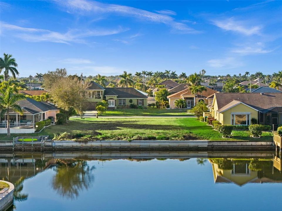 На продажу: $425,000 (0.23 acres)