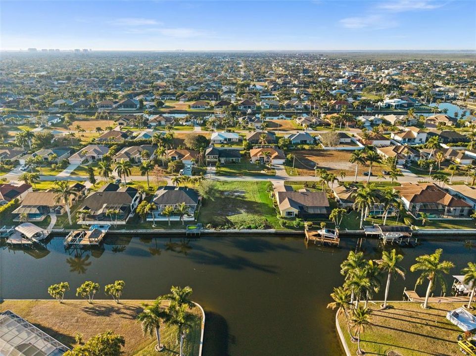 На продажу: $425,000 (0.23 acres)