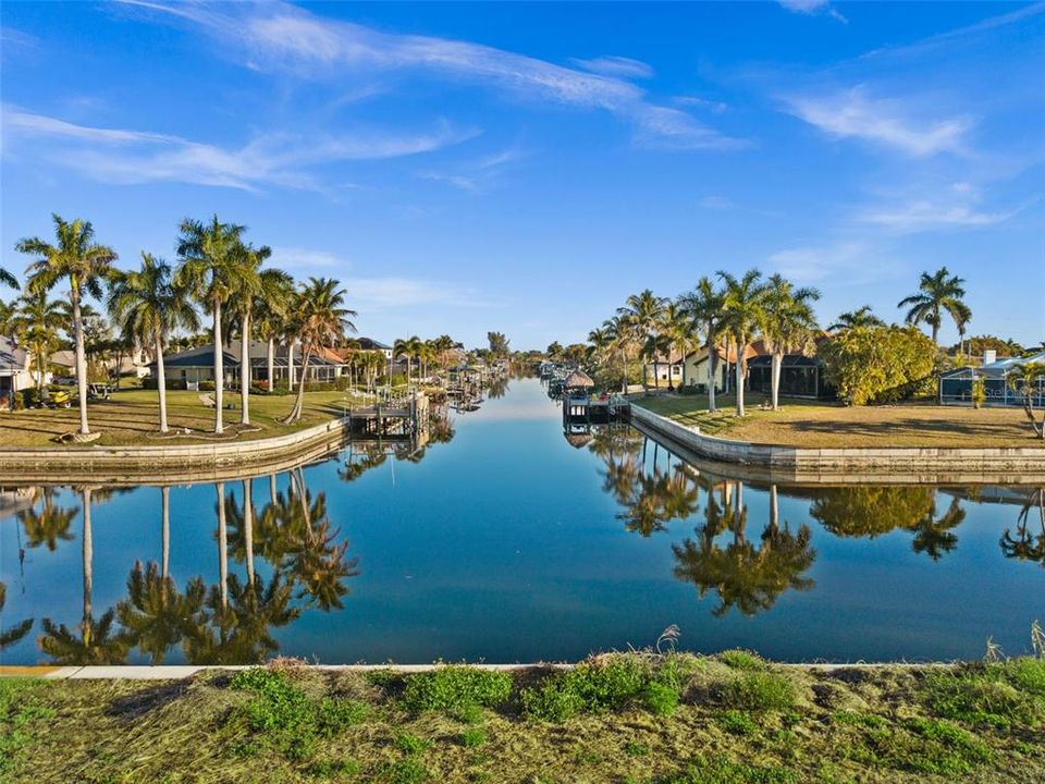 На продажу: $425,000 (0.23 acres)