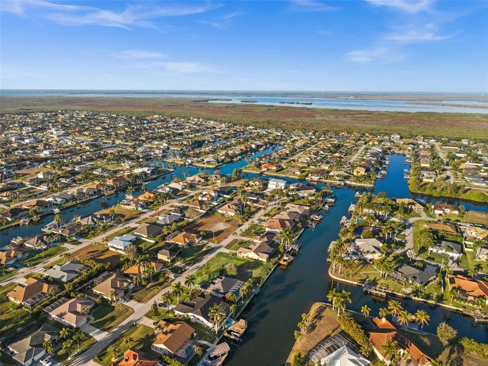 На продажу: $425,000 (0.23 acres)