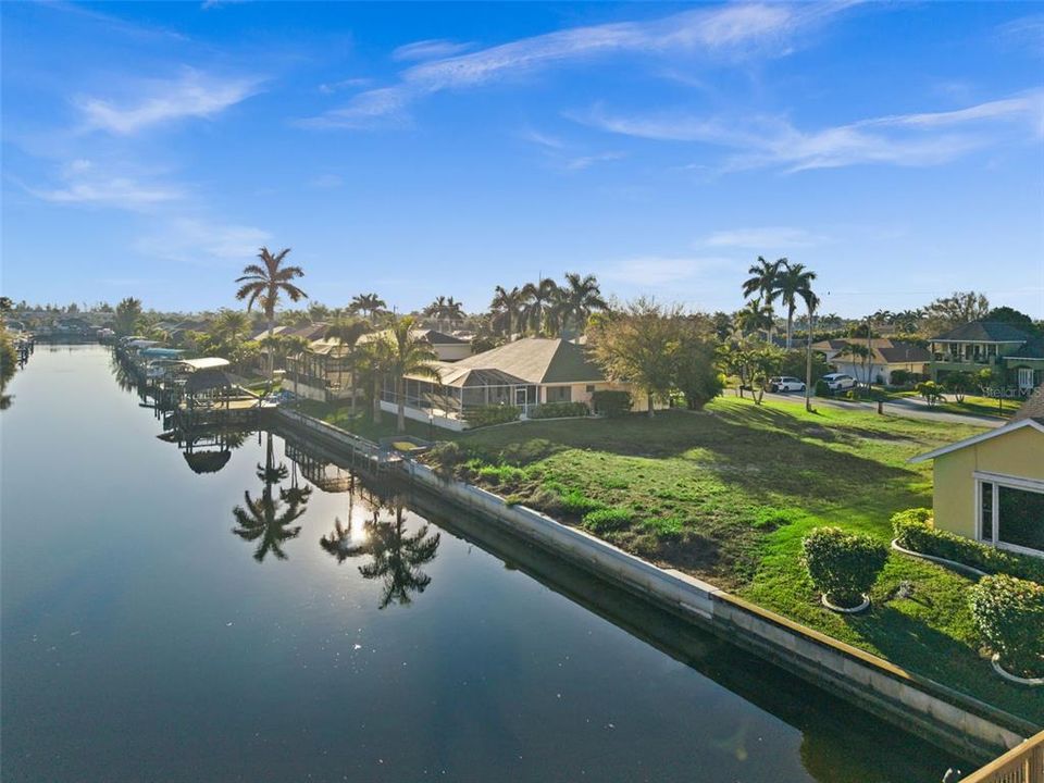 На продажу: $425,000 (0.23 acres)