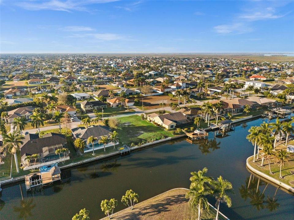 На продажу: $425,000 (0.23 acres)