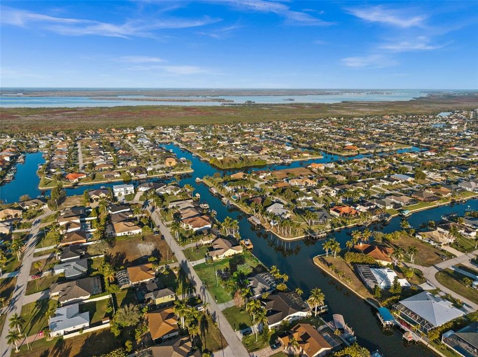 На продажу: $425,000 (0.23 acres)