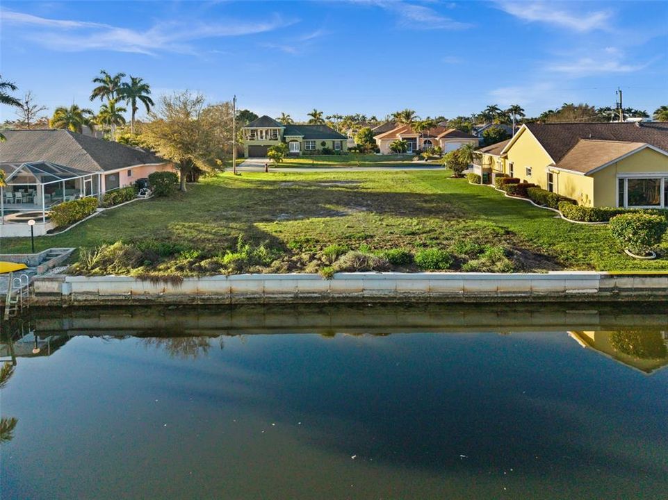 На продажу: $425,000 (0.23 acres)