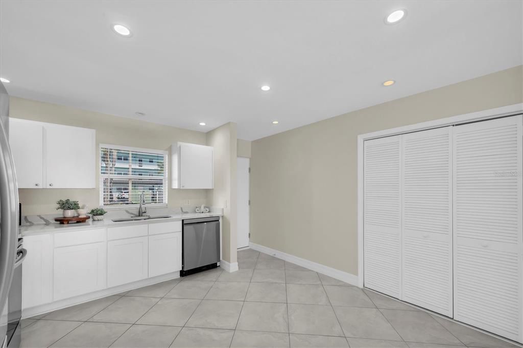 En Venta: $215,000 (1 camas, 1 baños, 948 Pies cuadrados)