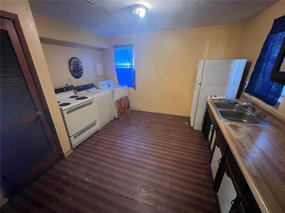 На продажу: $105,000 (3 спален, 1 ванн, 1040 Квадратных фут)