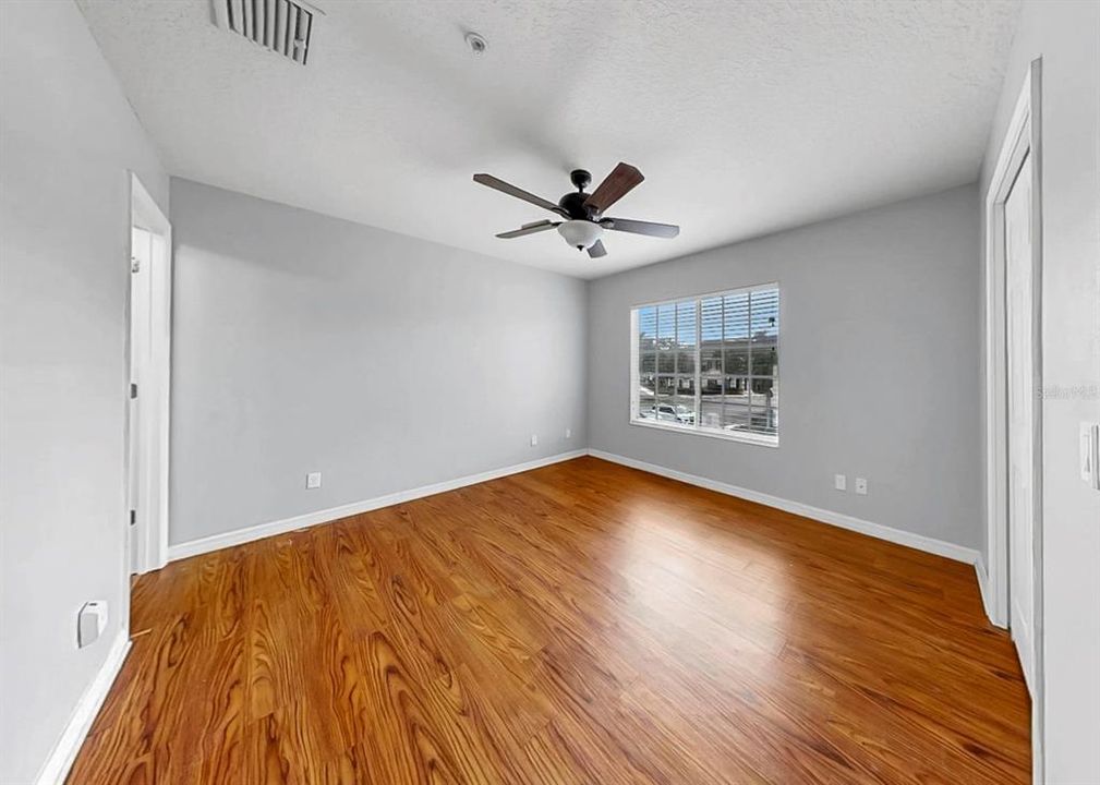 Activo con contrato: $205,000 (3 camas, 2 baños, 1200 Pies cuadrados)