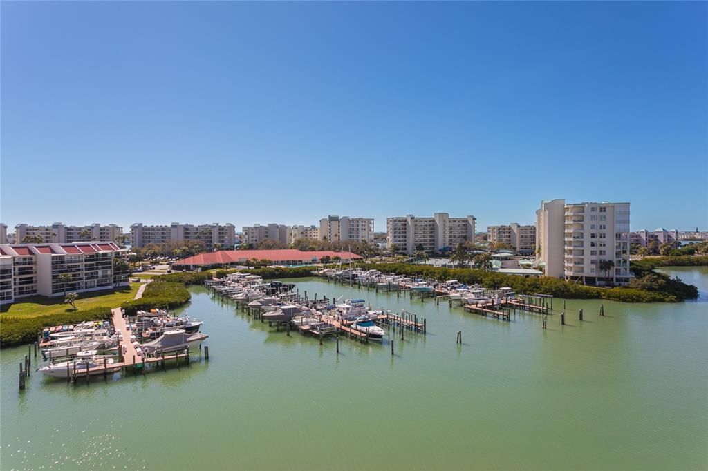 Active With Contract: $260,000 (1 beds, 1 baths, 925 Square Feet)