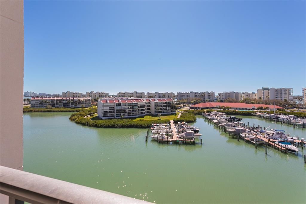 Active With Contract: $260,000 (1 beds, 1 baths, 925 Square Feet)