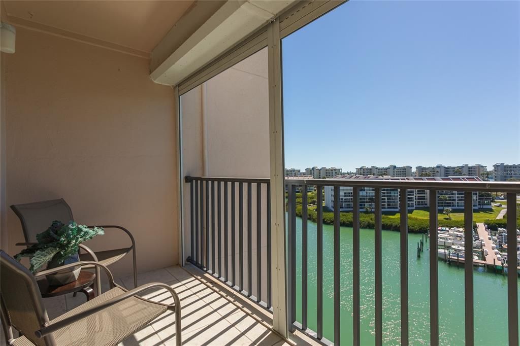 Active With Contract: $260,000 (1 beds, 1 baths, 925 Square Feet)
